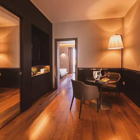 Hotel Callistos & 4*