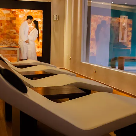 Callistos & Hotel 4*