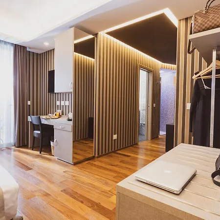 Callistos & Hotel 4*