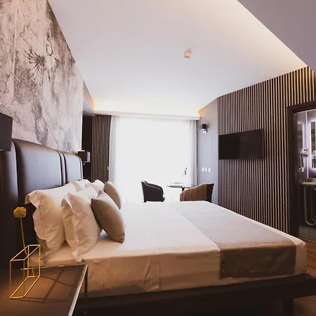 Callistos & 4* 特里卡塞