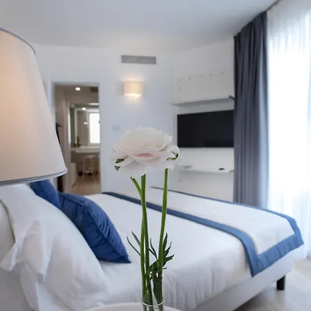 Callistos & Hotel 4*