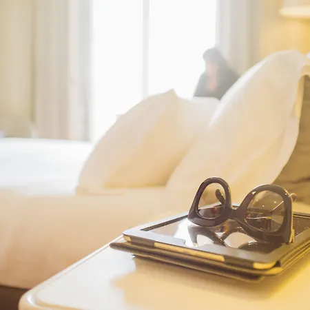 Callistos & Hotel 4*