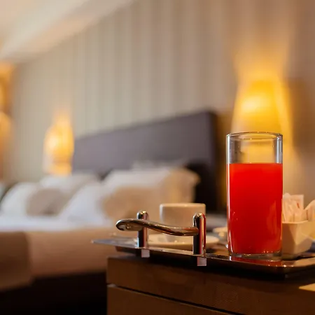 Callistos & Hotel 4*