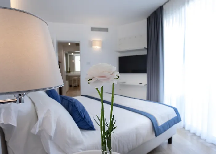 Callistos & Hotel 4*