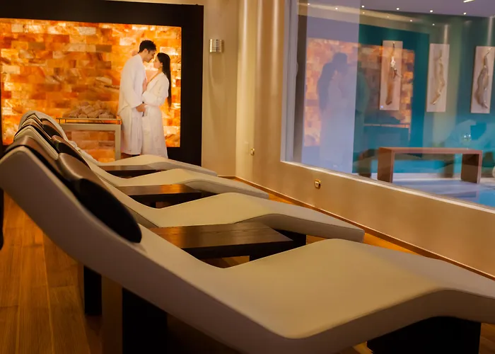 Callistos & Hotel 4*